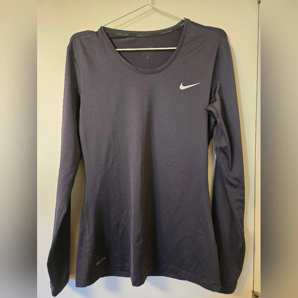 Nike Women's Gray Long Sleeve Top